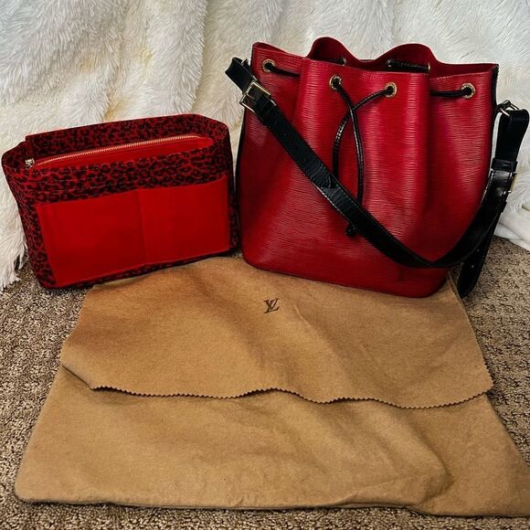 AUTH LOUIS VUITTON EPI LEATHER NOE- BLACK AND RED - Picture 2 of 16